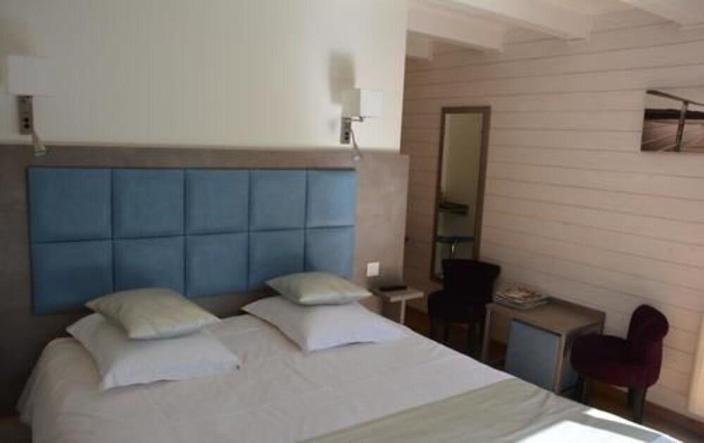 Hotel Monet Ла-Ривьер-Сен-Совёр Экстерьер фото