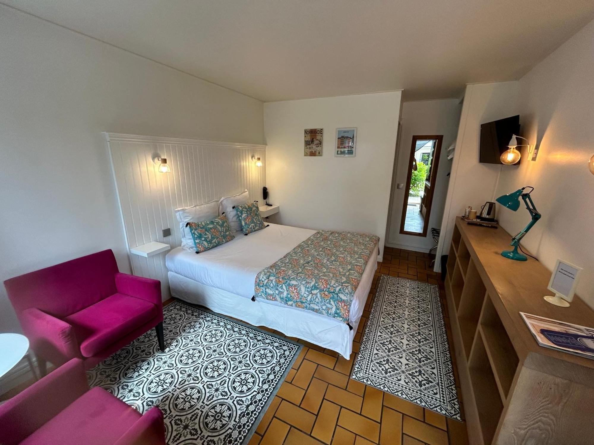 Hotel Monet Ла-Ривьер-Сен-Совёр Экстерьер фото